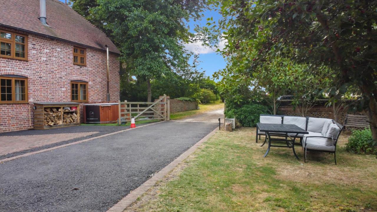 The Roost Group - The Coach House - Hot Tub Villa Gravesend Buitenkant foto